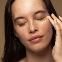 Kiwi Seed Gold Contour des Yeux Éclat