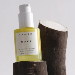 Nova 15% Vitamin C + Turmeric Sérum Éclaircissant